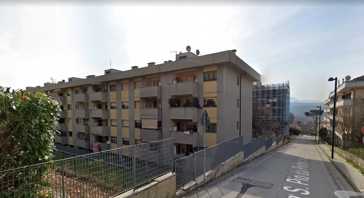 Facciata nord del Condominio Morra ad Avellino nello stato iniziale