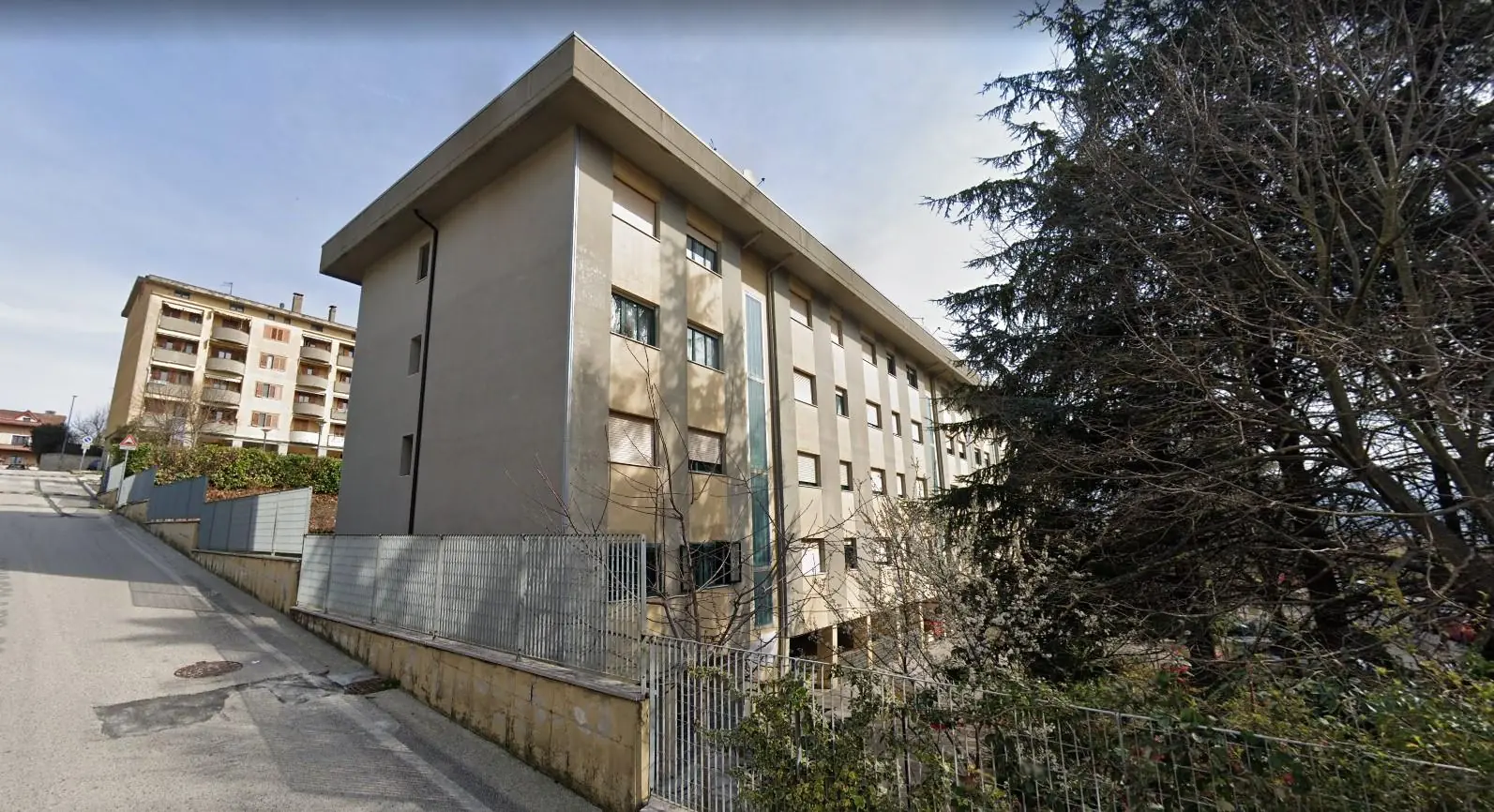 Prospetto sud del Condominio Morra ad Avellino prima dei lavori