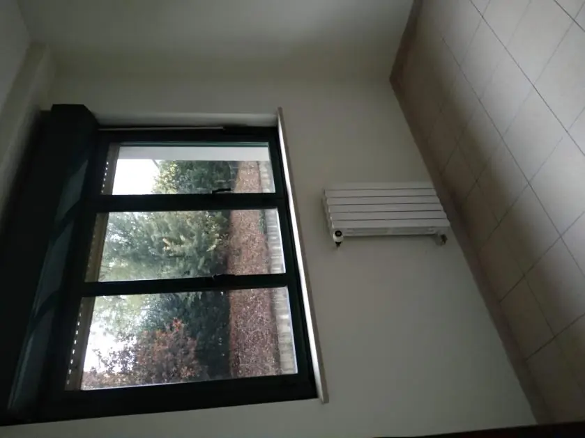 Serramento esistente del Condominio Morra ad Avellino prima dell’intervento